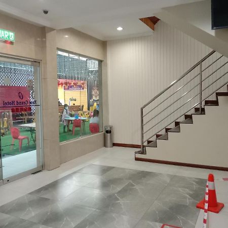 New Grand Hotel 케닌가우 외부 사진