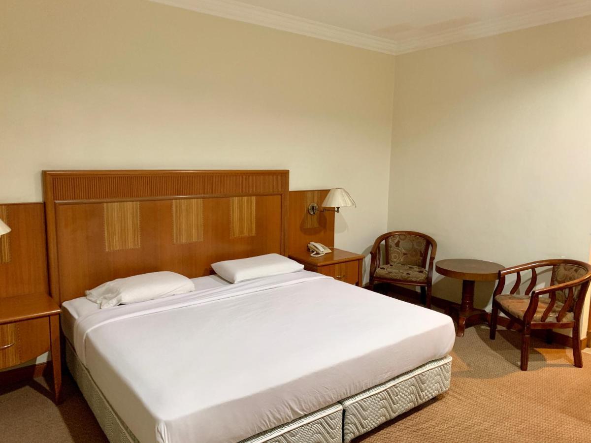 New Grand Hotel 케닌가우 외부 사진
